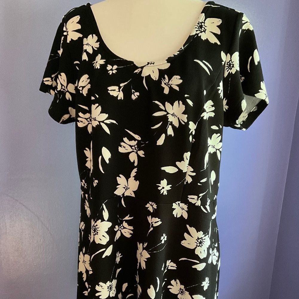 Black and Cream Floral Dress size 1X